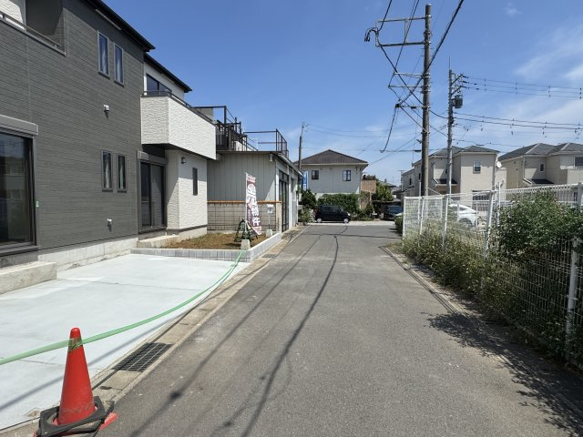 柏市青葉台１丁目新築戸建の前面道路含む現地写真|南東側前面道路