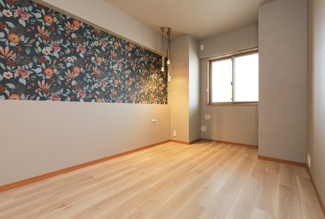 【洋室】 | ザ・草津タワー COLORS工務店リノベーションツアー有 | 寝室・洋室はクロス・床・照明を
変えることで素敵なお部屋にすることが可能です！
