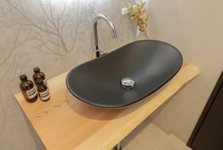【独立洗面台】 | ザ・草津タワー COLORS工務店リノベーションツアー有 | 施工事例です。
COLORS工務店では天然造作カウンターも可能ですし
お好きなメーカー・色味で洗面スペースを演出可能です。
