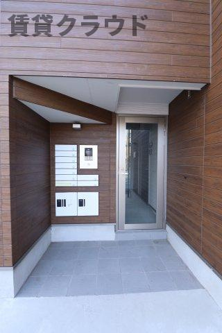 Eris蘇我のエントランス|車をお持ちの方に嬉しい駐車場付きの物件です