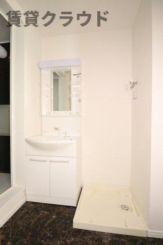 Eris蘇我の洗面所|大きなものも収納できそうです