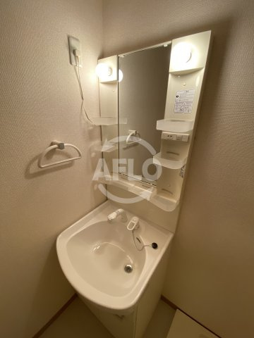 NISHITENMA-Y's villageの洗面所|NISHITENMA-Y's village　独立洗面化粧台