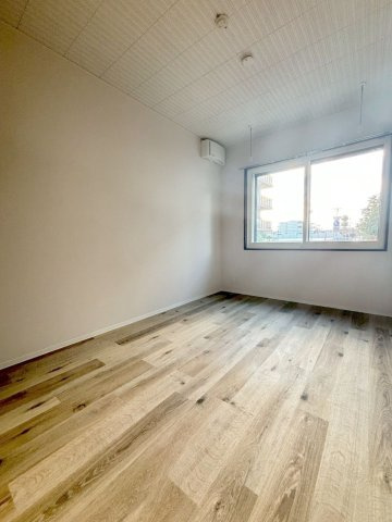 「防音マンション」VORT豊玉中レジデンスの居間・リビング|防音室は防音床、防音壁、防音天井となっており、まさに楽器を演奏するためにつくられた24時間楽器演奏可能の防音室です