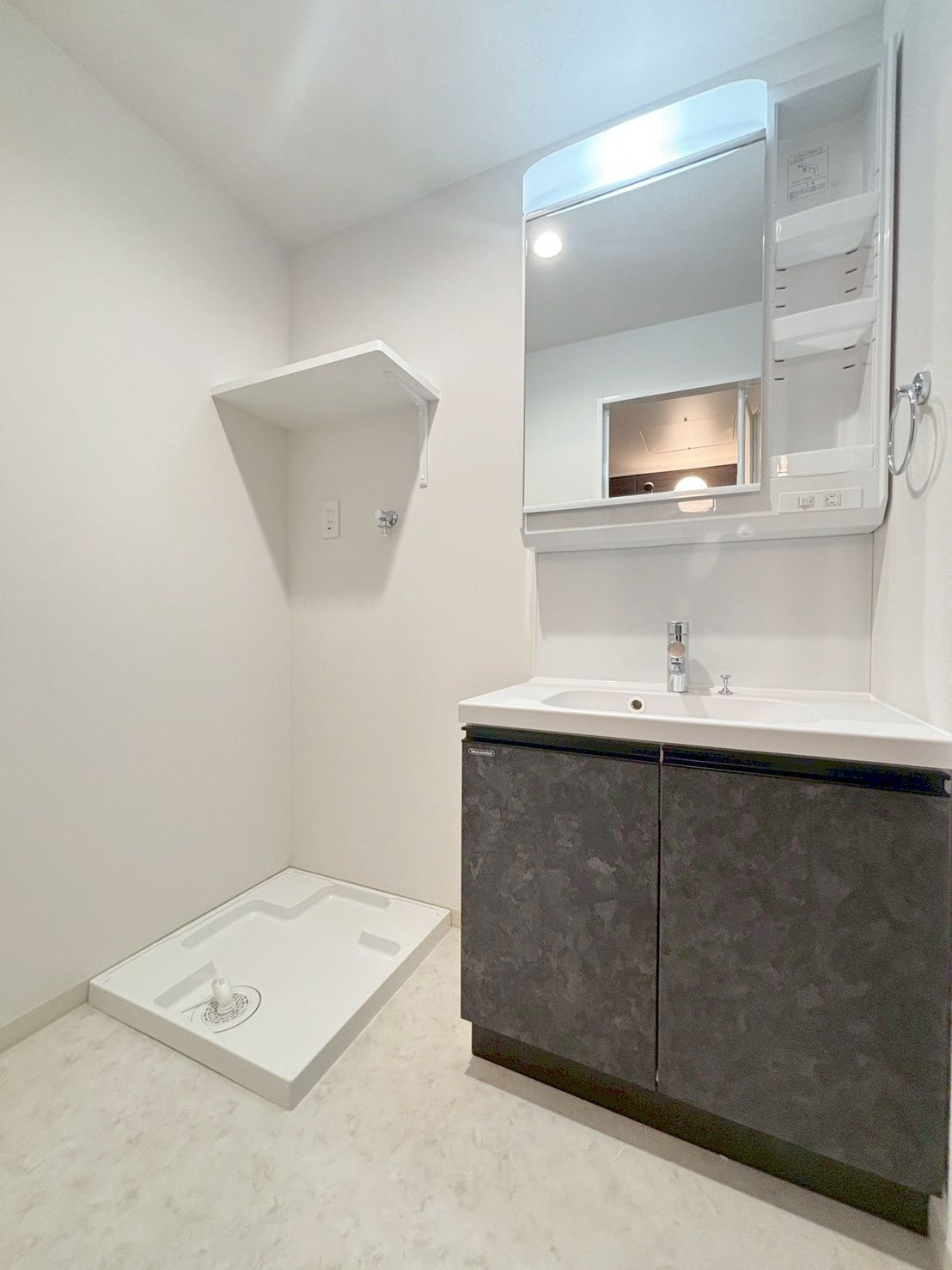 「防音マンション」VORT豊玉中レジデンスの洗面所|ゆったりとスペースのある洗面所