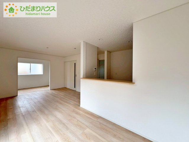 ひたちなか市平磯遠原町第1　新築戸建　1号棟の居間・リビング|お子様が元気に遊べる広々としたリビングです。
