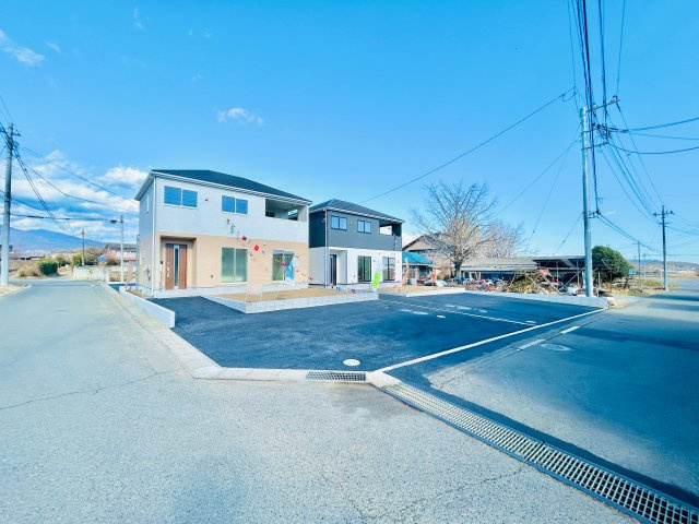前橋市粕川町上東田面の前面道路含む現地写真|閑静な住宅街なので、お車の出入りも安心です♪