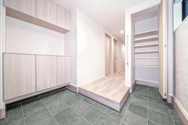 新築分譲［ミラクラス大倉山］の玄関