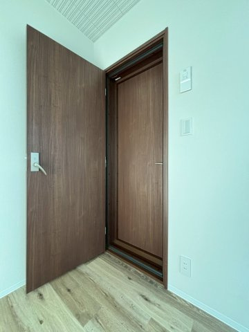 「防音マンション」VORT豊玉中レジデンスの内装|2重防音扉になっています。