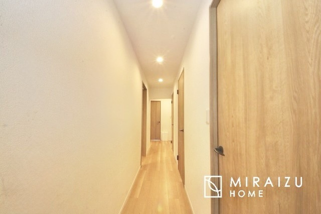 【内装】 | まっすぐに伸びる廊下は移動がスムーズです！
先まで見通せるので来客や子どもの様子も把握しやすい！
