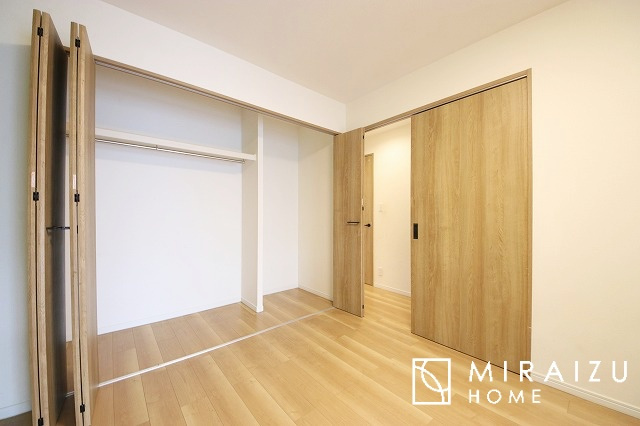 【収納】 | お家に入って直線上にある洋室6.0帖です！
汎用性が高く子ども部屋・寝室・趣味部屋に最適