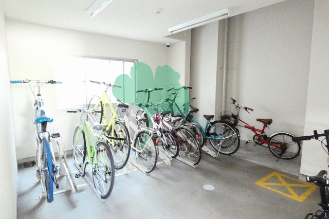 メルカパークコートの駐車場