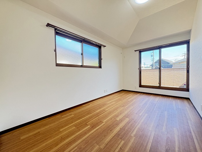 春日井市坂下町５丁目の洋室