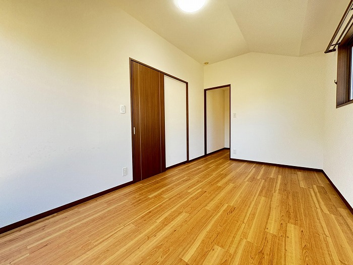 春日井市坂下町５丁目の洋室
