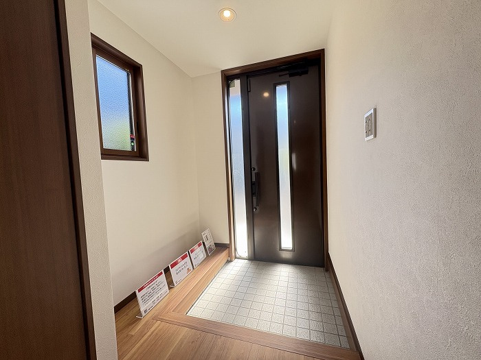 春日井市坂下町５丁目の玄関
