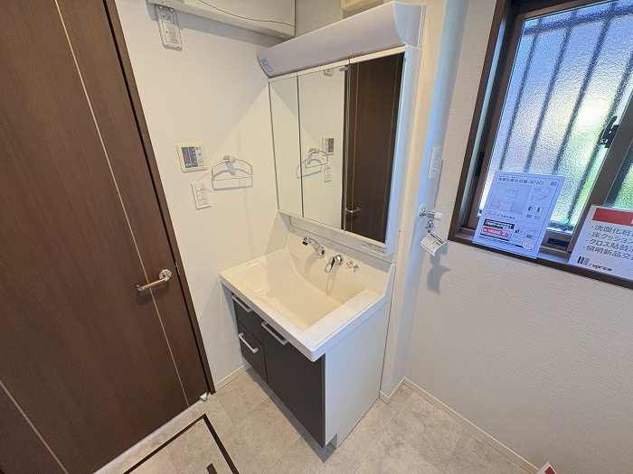 春日井市坂下町５丁目の独立洗面台