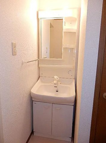 【東京都】江戸川区中央1棟売りアパート　満室稼働中！の独立洗面台