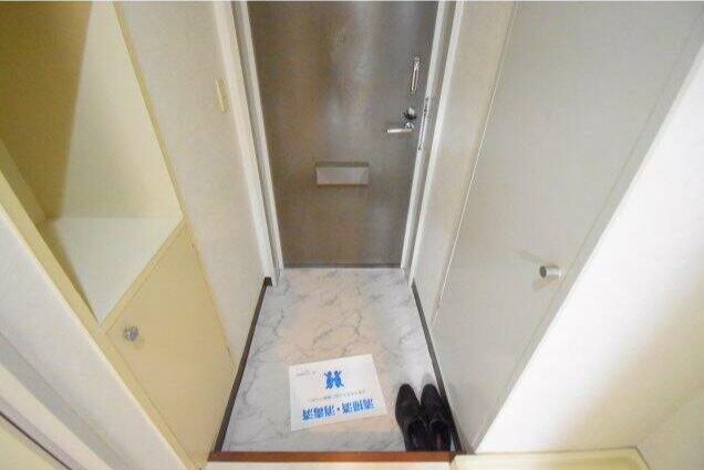 グランドパレス東北沢の玄関