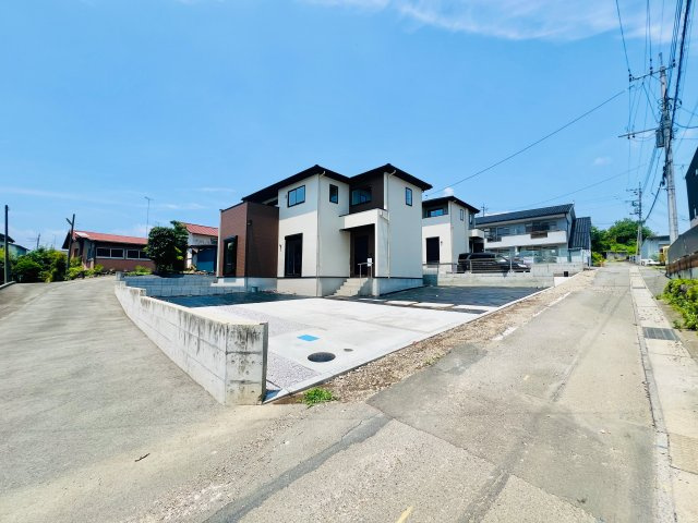高崎市剣崎町の前面道路含む現地写真|閑静な住宅地で駐車も楽々♪