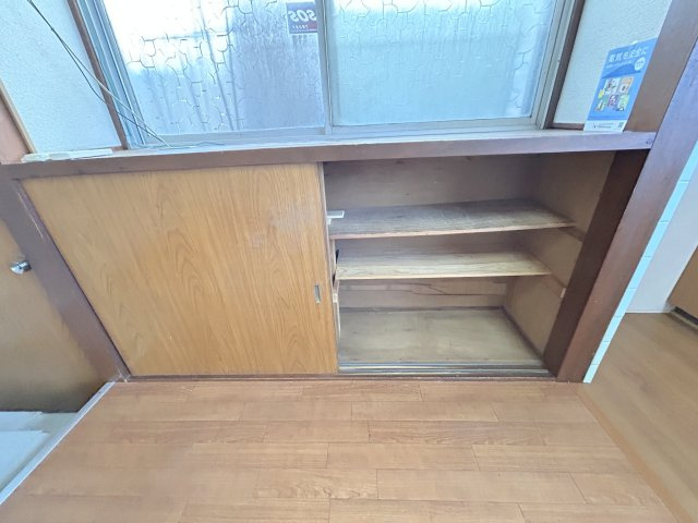 安川貸家の収納