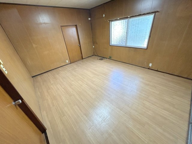 安川貸家の洋室