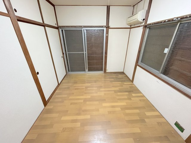 安川貸家の洋室