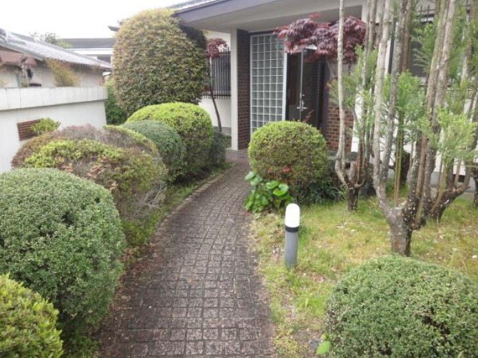 安川貸家のエントランス