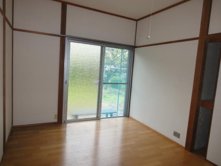 安川貸家の洋室