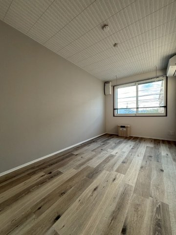 「防音マンション」VORT豊玉中レジデンスの居間・リビング|防音室は防音床、防音壁、防音天井となっており、まさに楽器を演奏するためにつくられた24時間楽器演奏可能の防音室です