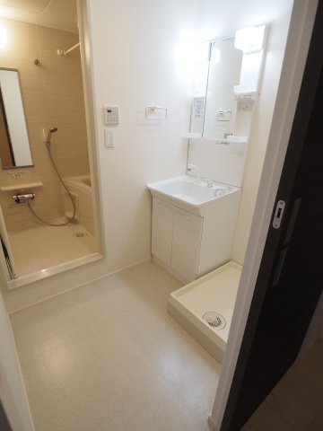 【バルコニー】 | リビオン千駄ヶ谷 | お洗濯にも便利なバルコニー付き※別部屋参考写真