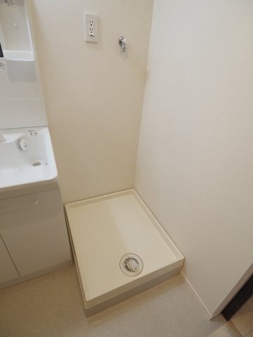 【玄関】 | リビオン千駄ヶ谷 | 背の高いシューズボックスがあり収納豊富です※別部屋参考写真