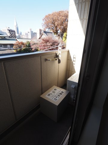 【その他共用部分】 | リビオン千駄ヶ谷 | 内階段なのでプライバシー面にも配慮されています※別部屋参考写真