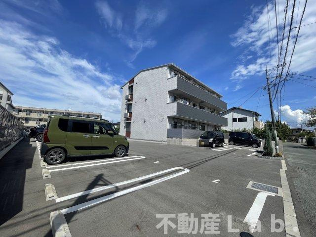 シルクローズ の駐車場