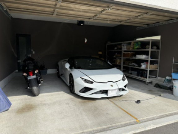 前橋市前箱田町　築浅平屋中古住宅の駐車場|ガレージ2台用