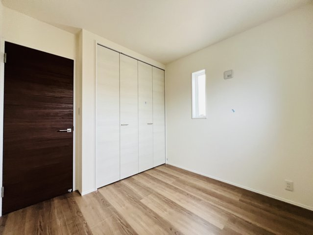 半田市平地馬場町2丁目31-2『仲介手数料無料』新築戸建ての洋室