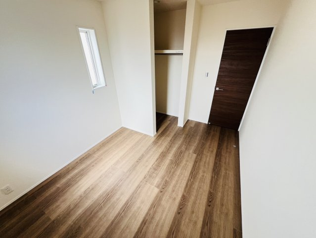 半田市平地馬場町2丁目31-2『仲介手数料無料』新築戸建ての洋室