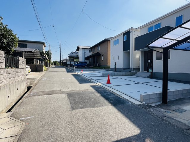 半田市平地馬場町2丁目31-2『仲介手数料無料』新築戸建ての前面道路含む現地写真