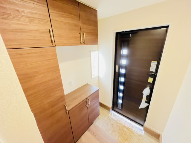 半田市平地馬場町2丁目31-2『仲介手数料無料』新築戸建ての玄関