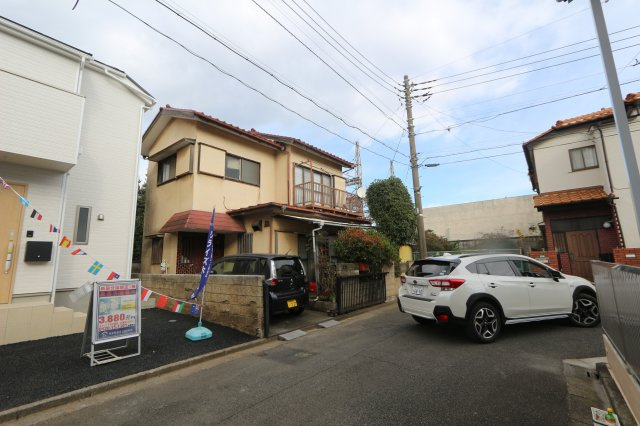 【Cradle garden】西東京市芝久保町第16の外観|オープンキッチンは家族や来客と一緒に作業がしやすく、リビングにいるお子様にも目が届きます♪