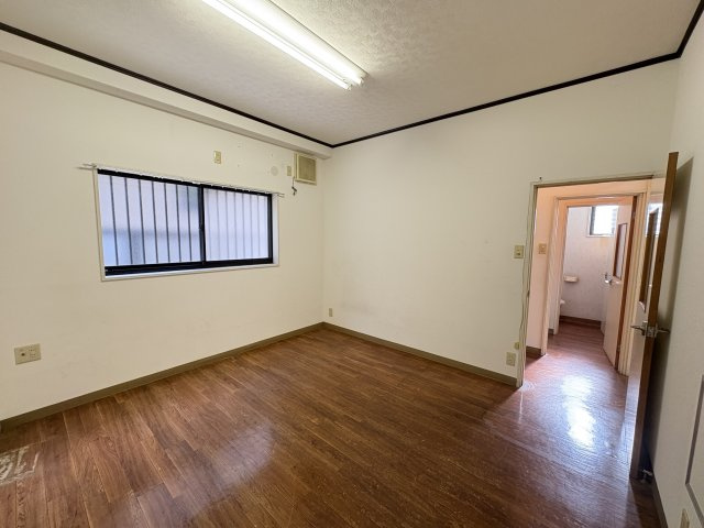 北葛飾郡杉戸町高野台南２丁目の店舗事務所の洋室