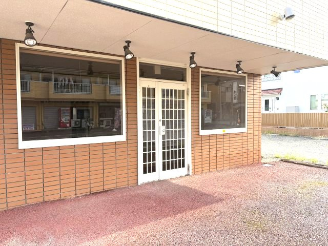 北葛飾郡杉戸町高野台南２丁目の店舗事務所のエントランス