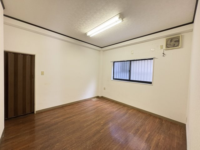 北葛飾郡杉戸町高野台南２丁目の店舗事務所の洋室
