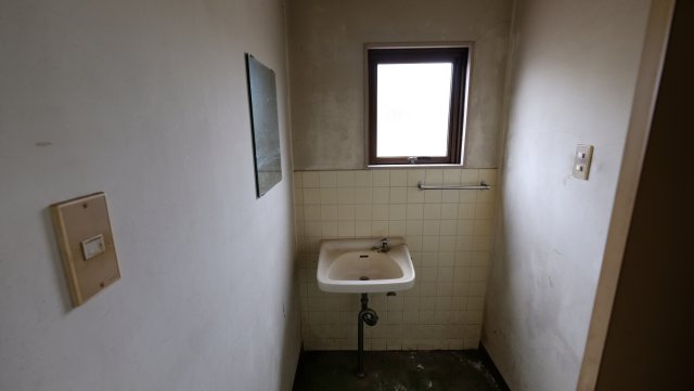 土七ビルの洗面所