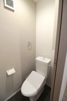 【トイレ】 | AQUE24 | 落ち着いた色調のトイレです
