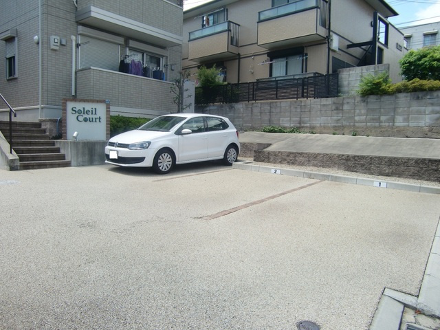 ソレーユ・コートＡ棟の駐車場