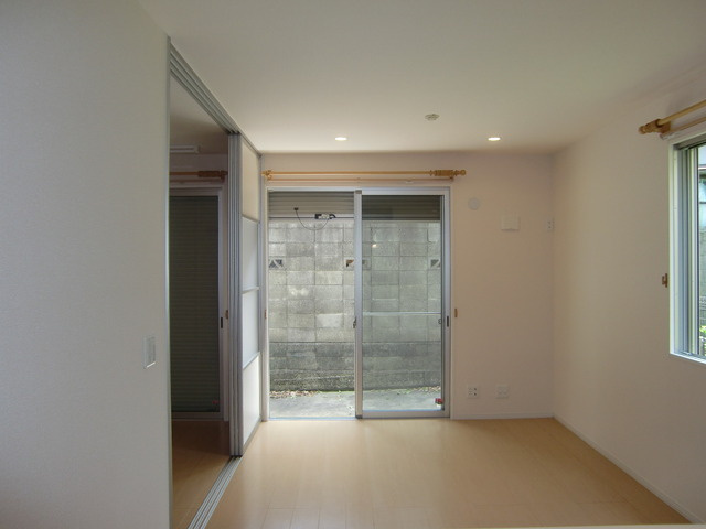 ソレーユ・コートＡ棟の居間・リビング