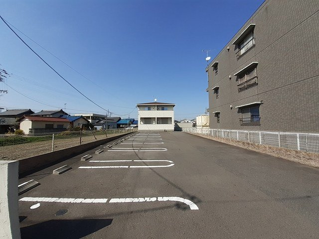 ＥＬＵＣＥの駐車場