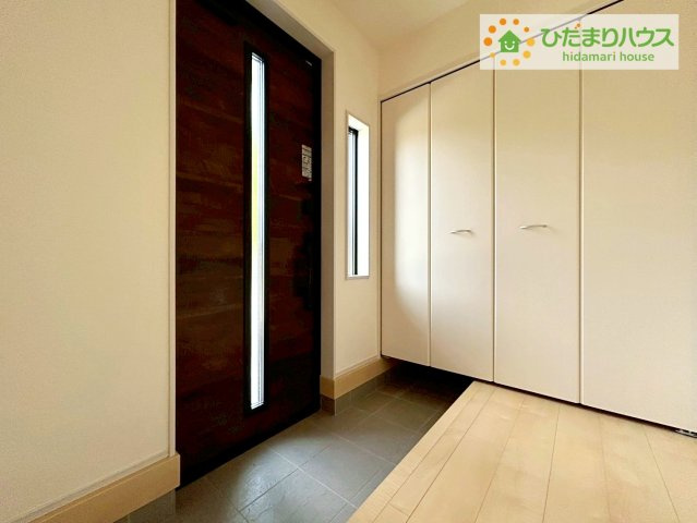 北茨城市平潟町1期　新築戸建　1号棟の玄関|使い勝手の良い大きなシューズボックス☆乱雑になりがちな玄関をスッキリ見せてくれます！