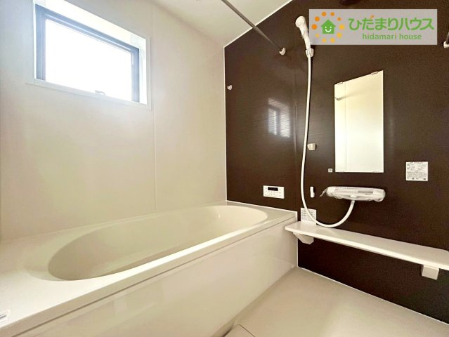 北茨城市平潟町1期　新築戸建　1号棟の浴室|空気もこもらずいつもクリーンな浴室乾燥機付！