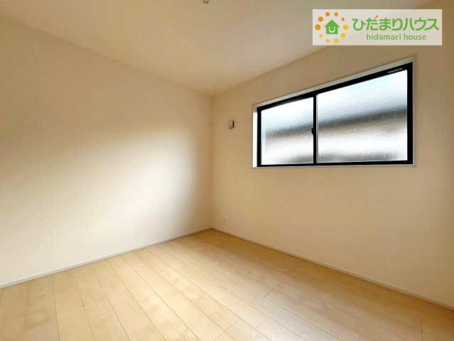 北茨城市平潟町1期　新築戸建　1号棟の洋室|『自分の部屋がほしいー！』と言われるのはいつだろう？
マイホームなら余裕の部屋数！子供部屋はもちろん、収納場所も多いですよ(^^)/