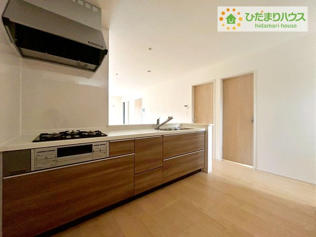 北茨城市平潟町1期　新築戸建　1号棟のキッチン|家族と会話しながら料理できるオープンカウンター♪